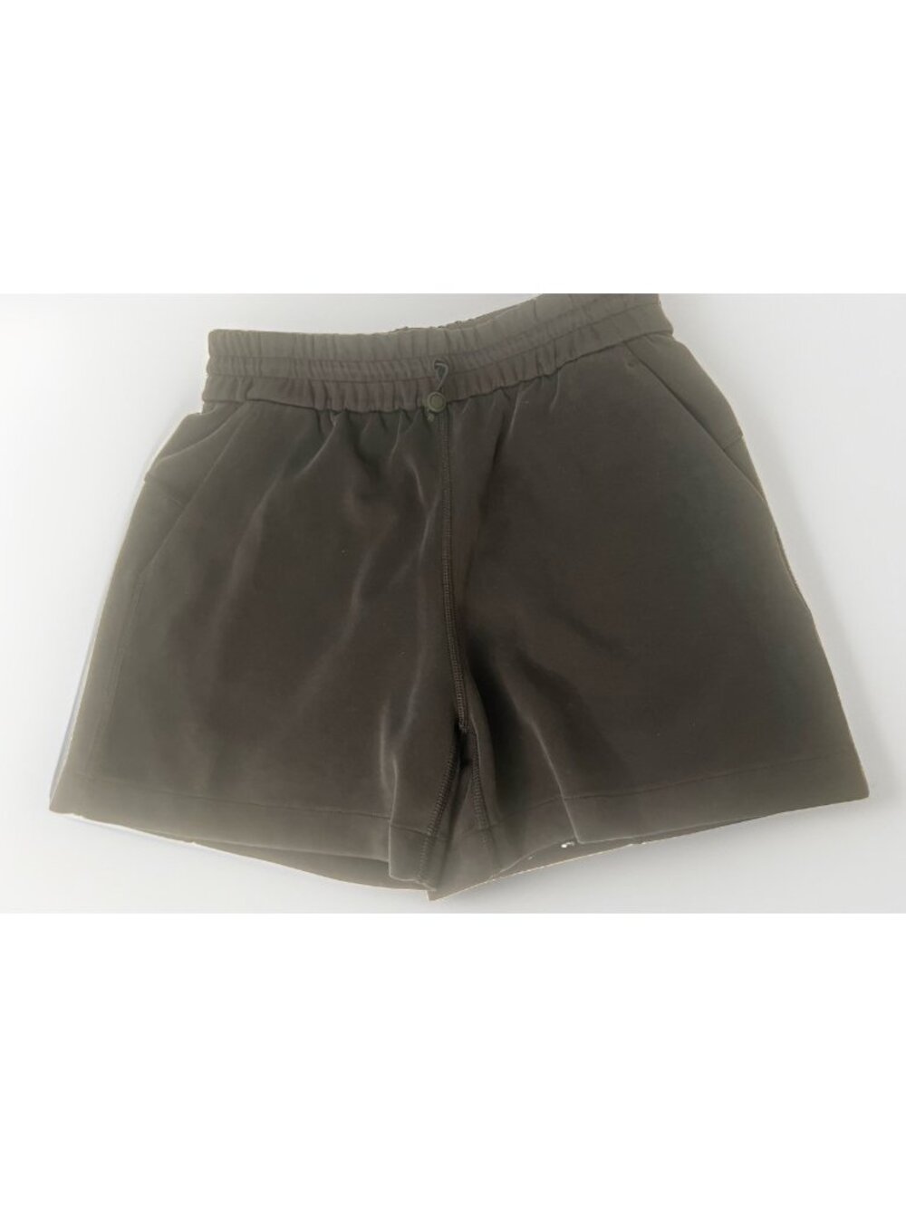 Lululemon Softstreme High-Rise Short 4" Black Athletic Shorts Size 4.    Ab